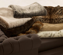 Load image into Gallery viewer, Faux Fur Throws